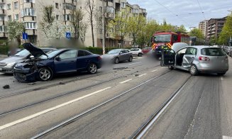 Accident rutier în Cluj-Napoca: o fetiță de 11 ani și două femei, transportate de urgență la spital