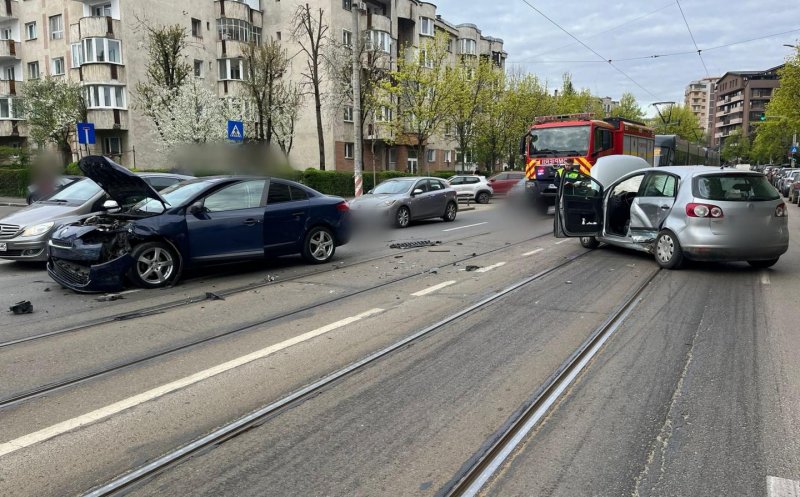 Cum s-a produs accidentul de pe străzile Plopilor din Cluj-Napoca, în urma căruia trei persoane, inclusiv un minor, au fost transportate la spital