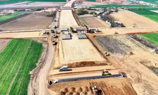 Lucrări în forță pe Autostrada Transilvania: Chiribiș–Biharia, pregătit de asfaltare / Când vom circula până aproape de granița cu Ungaria