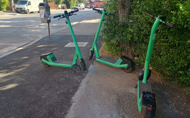 NOI REGULI pentru trotinetele de închiriat, în premieră în România, la Cluj-Napoca - Viteză redusă lângă școli și oprire automată în parcuri
