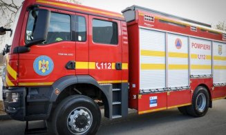 Incendiu puternic în apropiere de Cluj-Napoca: vopsitorie și casă cuprinse de flăcări. Trei autospeciale ISU intervin
