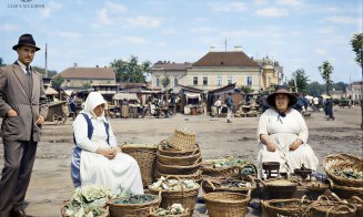 Hoștezence vânzându-și produsele în Piața Mihai Viteazu
