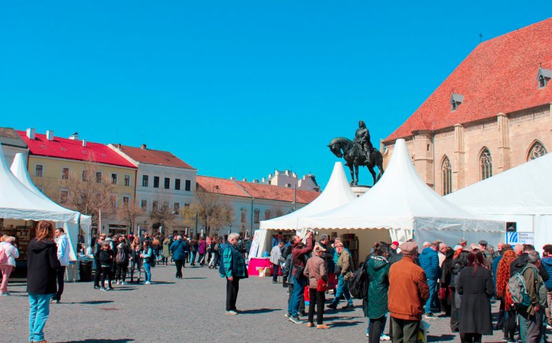 A început Târgul de Carte Gaudeamus la Cluj-Napoca. Boc: ''Fără carte și educație nu avem prosperitate, democrație și pace''