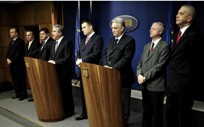 Emil Boc compară retragerea miniștrilor PSD de la guvernare cu situația din 2009: „Fuga de responsabilitate nu aduce capital politic, ci nota de plată la următoarele alegeri”