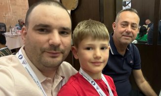 Cine e băiețelul din Turda care uimește lumea șahului la doar 7 ani și ajunge în Top 20 mondial