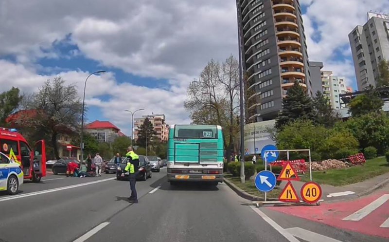 Accident în lanț pe Calea Florești din Cluj: motociclist de 31 de ani, rănit și dus de urgență la spital după impactul cu două mașini