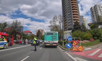 Accident în lanț pe Calea Florești din Cluj: motociclist de 31 de ani, rănit și dus de urgență la spital după impactul cu două mașini