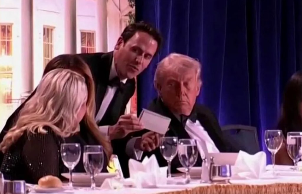 Focuri de armă la Cina Corespondenților de la Casa Albă: Donald Trump evacuat de urgență. Ce s-a întâmplat cu atacatorul