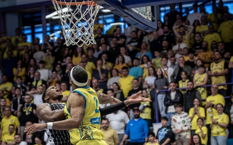 Misiune îndeplinită. U-BT s-a chinuit din nou cu CSU Sibiu, dar conduce cu 2-0 la general