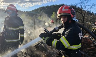 INCENDIU DEVASTATOR în Soveja: 32 de gospodării distruse de foc / Intervenție uriașă cu peste 400 de pompieri, jandarmi și polițiști