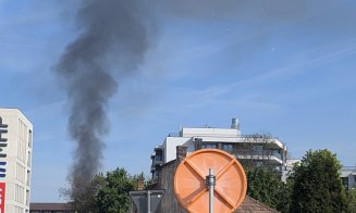 INCENDIU la etajul 4 al unui bloc din Cluj-Napoca / De la ce a pornit focul