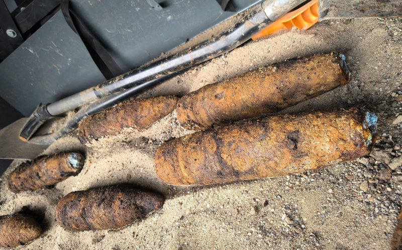 Alertă într-o localitate din Cluj! Mai multe proiectile neexplodate au fost descoperite în timpul unor lucrări