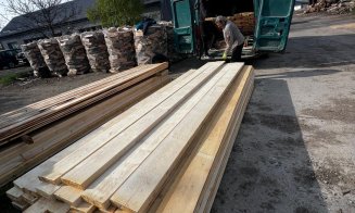 Ghinion pentru un bunic cu dubă! L-au tras pe dreapta în miez de noapte și i-au găsit lemne „în plus”