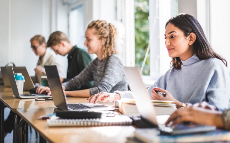 Schimbare la BAC 2026! Ministerul Educației a modificat procedura prin care elevii își pot echivala proba de competențe digitale