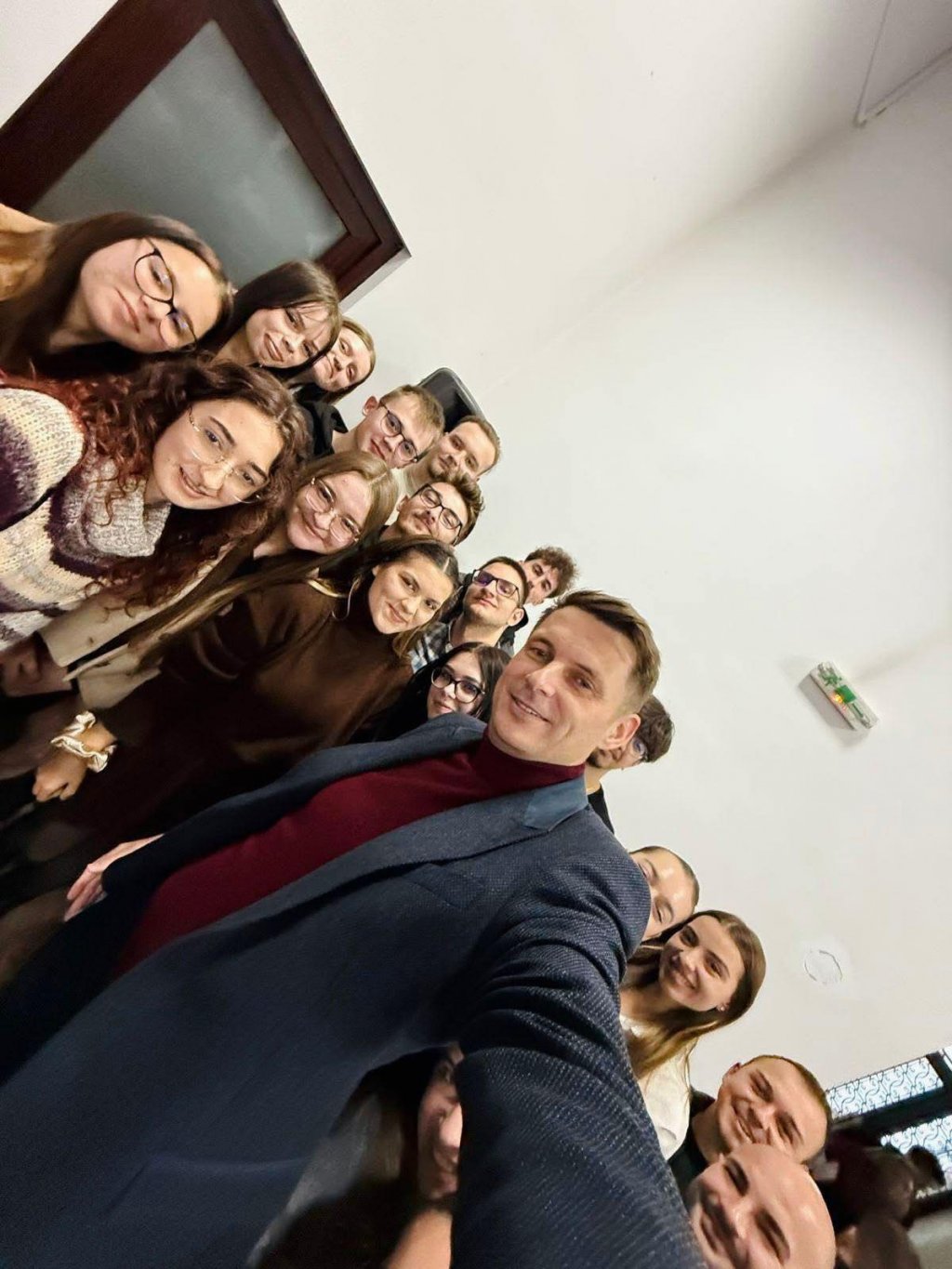 Apel către tineri: implicare, curaj și idei – mesajul lui Mircea Abrudean de Ziua Națională a Tineretului
