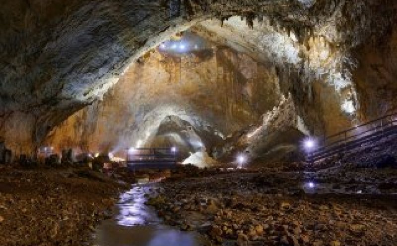 Destinație de weekend spectaculoasă: peștera din Apuseni supranumită „catedrala gotică” a naturii, veche de milioane de ani. Cum poți ajunge la ea