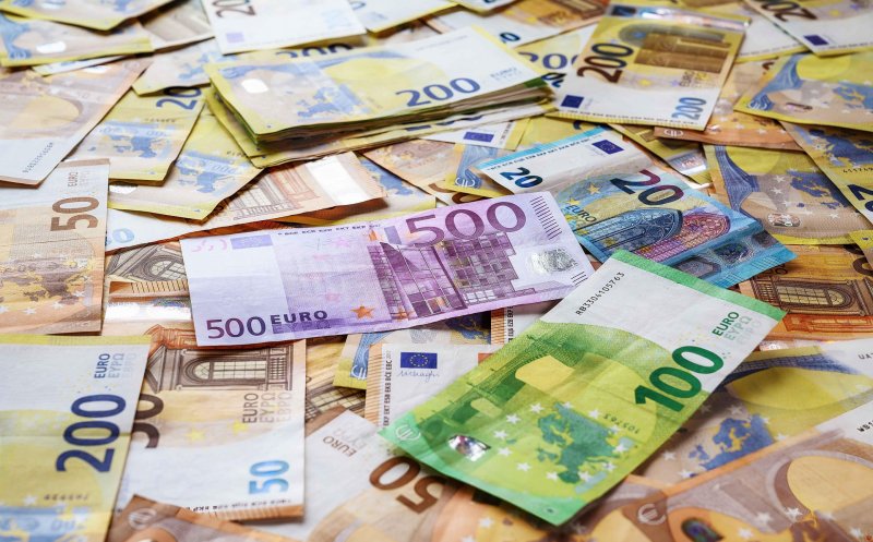 NOU RECORD ISTORIC pentru euro în ziua votului moțiunii de cenzură împotriva Guvernului Bolojan