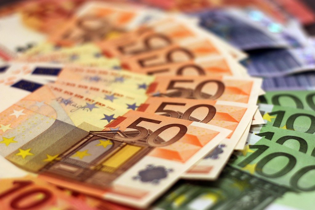 Anunț de la BNR după zile tensionate pentru leu. Euro a început să scadă