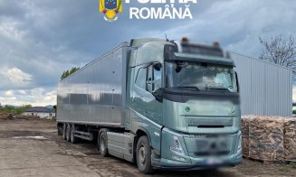 Camion cu lemn de aproape 200.000 de euro, oprit în Cluj: ce au descoperit polițiștii
