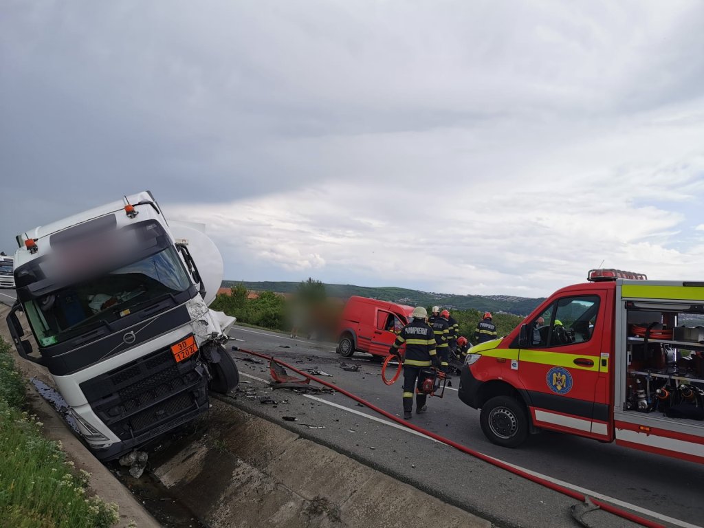 Accident GRAV pe Bulevardul Muncii din Cluj, spre Apahida: un bărbat a decedat. O altă victimă a fost transportată la spital