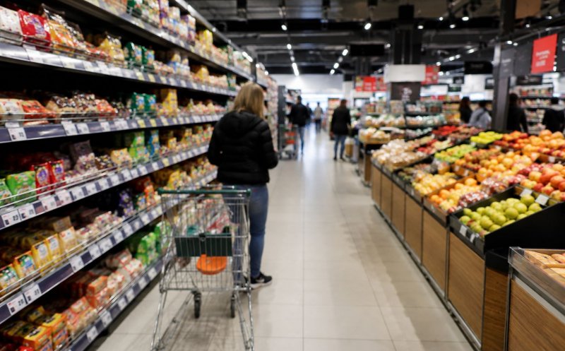 Cât se câștigă într-un mare hipermarket din România: salariile lucrătorilor comerciali și șefilor de raion