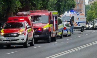 Accident grav pe Bulevardul Nicolae Titulescu din Cluj: două persoane au fost rănite. Intervenție de descarcerare pentru o femeie
