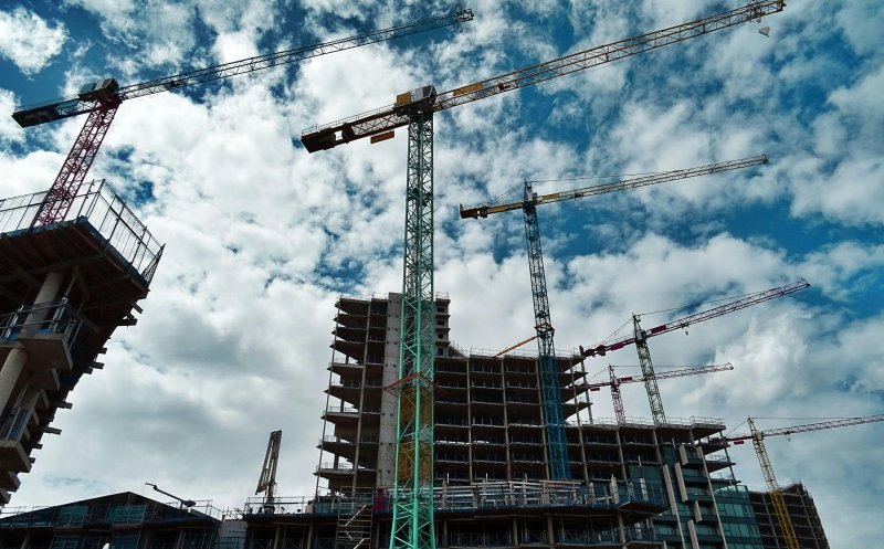 Șantierul imobiliar din Cluj, sub presiune: autorizațiile de construire scad, prețurile nu cedează / Cât dai acum pe metru pătrat