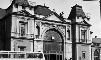 Forfotă în fața Gării din Cluj, anul 1974