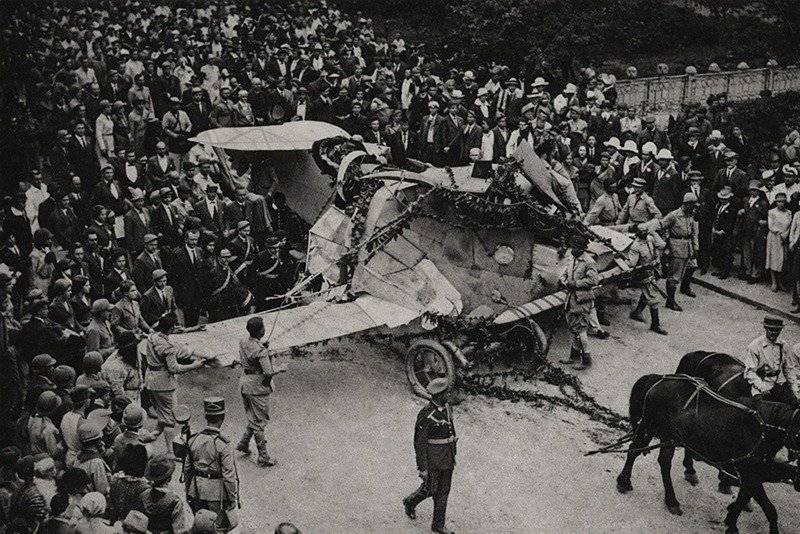 Cortegiul funerar al locotenentul de aviație Suciu Oliver și a caporalului Ilie Cristea, anul 1924