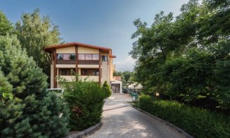 Un cunoscut resort de lux din Cluj, scos la vânzare: are 32 de camere, SPA și piscine. Cât costă