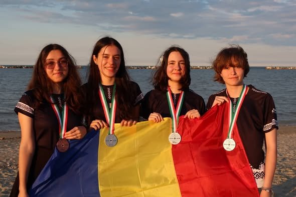 România, performanță la nivel european: patru medalii la Olimpiada Europeană de Informatică pentru Fete