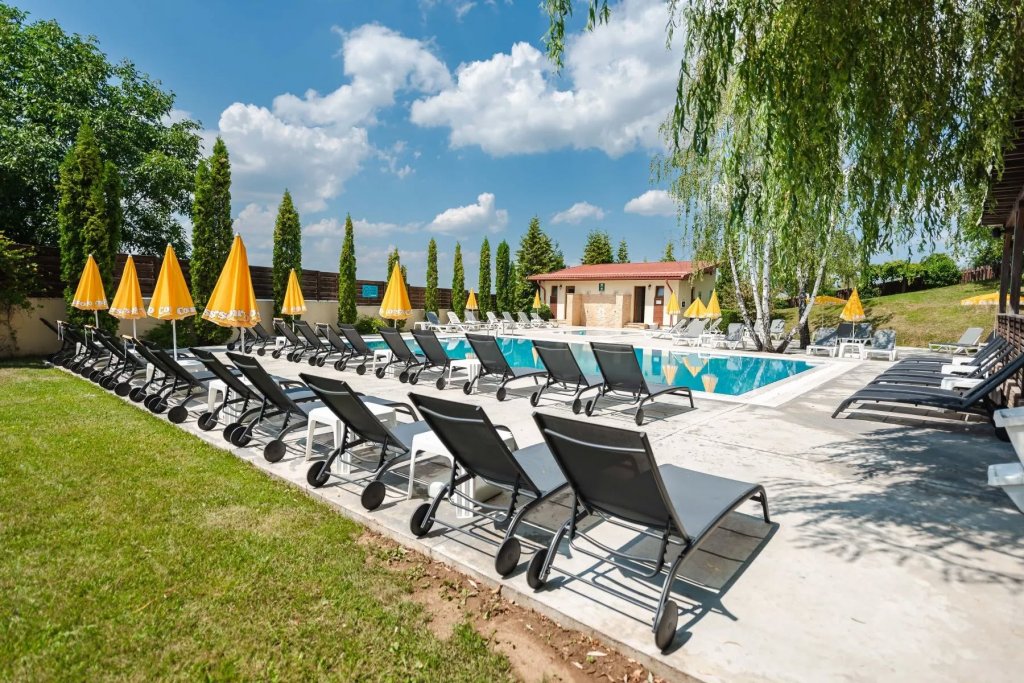 Un resort de lux din Cluj a fost scos la vânzare. Are SPA, piscine și 32 de camere