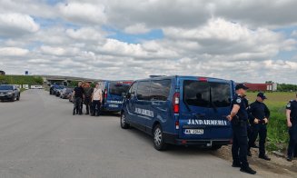 Forțe impresionante mobilizate la Dezmir. Ursul care a băgat spaima în localnici este căutat de zeci de jandarmi și polițiști
