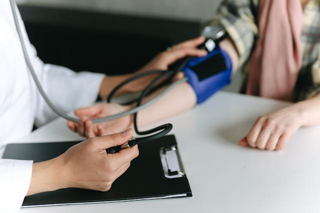 Ce se întâmplă în corpul tău când tensiunea arterială scapă de sub control