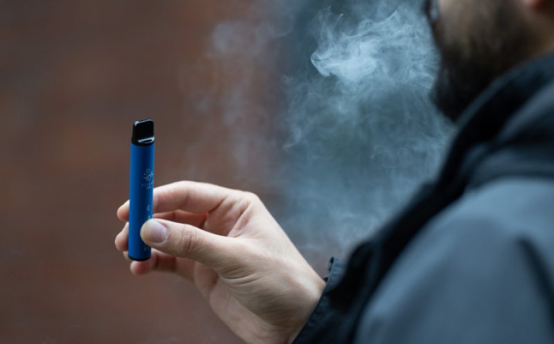 Țigările electronice ar putea provoca o boală pulmonară gravă. Medic: „Există deja studii care arată legătura”