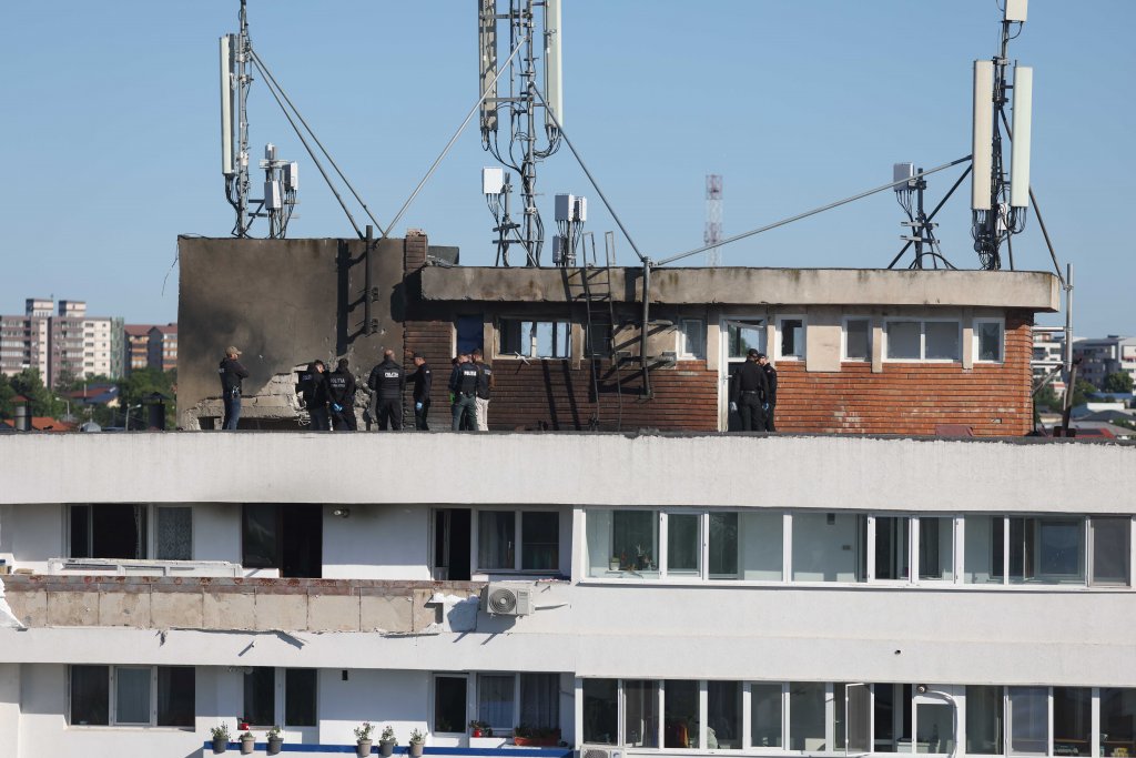 Locatarii blocului din Galați lovit de drona rusească revin în apartamente