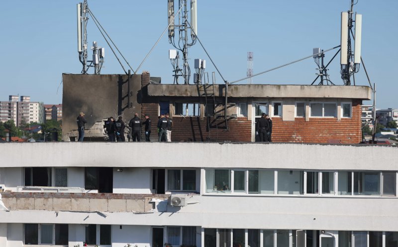 Locatarii blocului din Galați lovit de drona rusească revin în apartamente