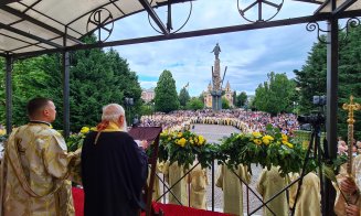 Mii de credincioși au participat la tradiționala Procesiune de Rusalii din centrul Clujului