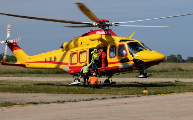 Vacanță transformată în coșmar! Un copil din România, transportat cu elicopterul la spital după ce a fost spulberat de o mașină în Sardinia
