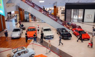 Ferrari, Porsche și Ford Mustang, o parte dintre autovehiculele de colecție expuse la Iulius Mall Cluj, în cadrul „Classic Car Show"