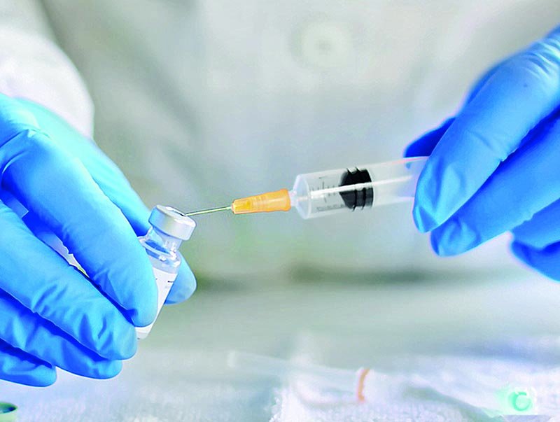 Premieră mondială în medicină: primul vaccin creat de inteligența artificială a ajuns în testele pe oameni