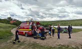 Accident cu un ATV în Cluj. Un echipaj SMURD și o autospecială ISU, la fața locului/ Un bărbat a fost transportat la spital