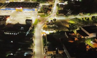 Continuă lucrările de modernizare a iluminatului public în Turda. Așa arată până acum