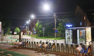 Continuă lucrările de modernizare a iluminatului public în Turda. Așa arată până acum