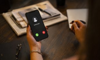 O influenceriță din Cluj l-a făcut praf pe un escroc care se dădea drept angajat ANAF. Reacția ei l-a scos din minți și a început să înjure