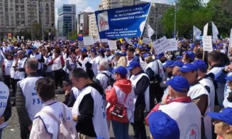 20.000 de profesori ies în stradă! Protest uriaș la Guvern și Parlament: „Educația cere respect!”/ Studenții din Cluj ies azi în fața Prefecturii