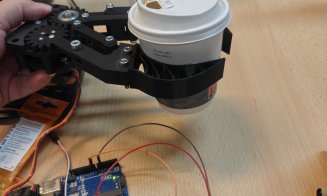 Inovație la Cluj. Roboți care pot apuca obiecte fragile, proiectați la UTCN de studenți din 6 țări