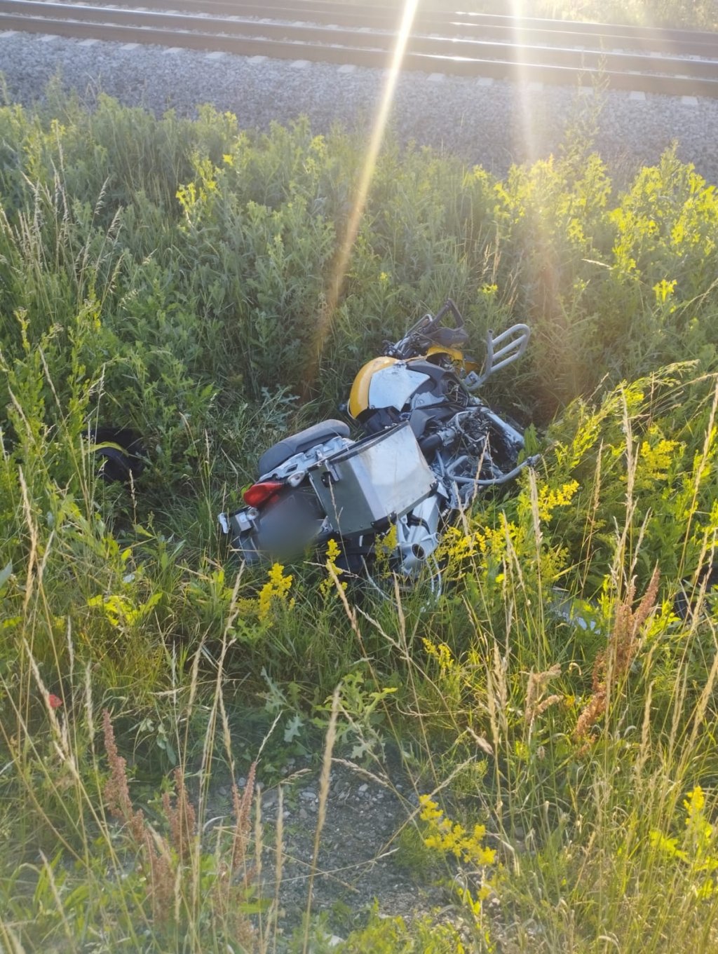 Motociclist de aproape 50 de ani transportat la spital după un accident la Dej. Cum s-a produs coliziunea