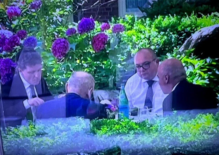 Rareș Bogdan, la aceeași masă cu Nicușor Dan în Bruxelles: „E normal să mă întâlnesc cu președintele”