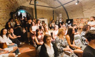 Arhitectură în armonie cu natura și cultura locului. Studenții UTCN expun la Cluj locuințe reimaginate din toate colțurile lumii